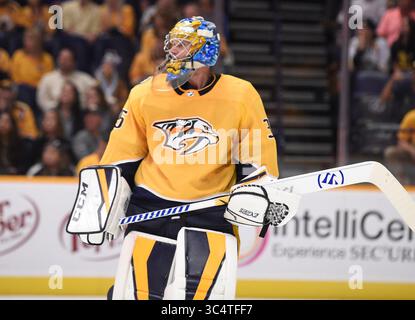 25 settembre 2018; Pekka Rinne (35), portiere dei Nashville Predators, Nashville TN, attende durante una pausa durante il secondo periodo di una gara pre-stagionale tra i Carolina Hurricanes e i Nashville Predators alla Bridgestone Arena. Fotografo: Steve Roberts.(immagine di credito: &Copy; Steve Roberts/Cal Sport Media/CSM via ZUMA Wire) Foto Stock