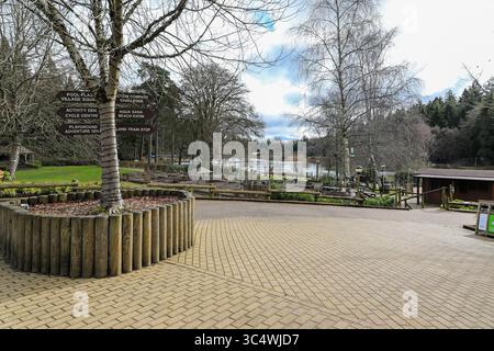 The lake at Center Parcs, Longleat Forest Holiday Village, Warminster, Wiltshire, England, UK, Foto Stock