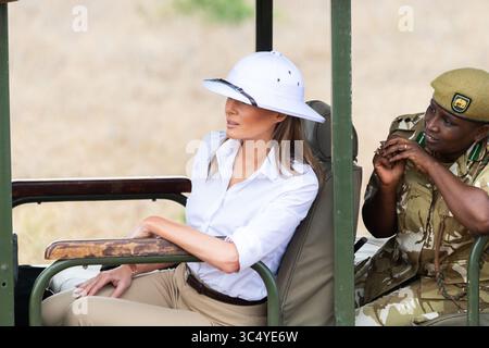 5 ottobre 2018 - Africa - la First Lady Melania Trump partecipa a un tour safari con Nelly Palmeris, direttore senior del Nairobi National Park, venerdì 5 ottobre 2018, presso il Nairobi National Park di Nairobi, Kenya. Persone: First Lady Melania Trump. (Immagine di credito: © SMG via ZUMA Wire) Foto Stock