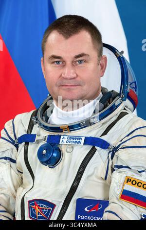 16 novembre 2017 - Star City, Russia - il cosmonauta membro dell'equipaggio della Expedition 57 Alexey Ovchinin di Roscosmos ritratto nel lancio di Sokol e tute d'ingresso al Gagarin Cosmonaut Training Center 16 novembre 2017 a Star City, Russia. L'equipaggio della International Space Station Expedition 57 Nick Hague della NASA e Alexey Ovchinin di Roscosmos è previsto per il lancio l'11 ottobre e trascorrerà i prossimi sei mesi vivendo e lavorando a bordo della stazione spaziale Internazionale. (Immagine di credito: © Victor Zelentsov via ZUMA Wire) Foto Stock