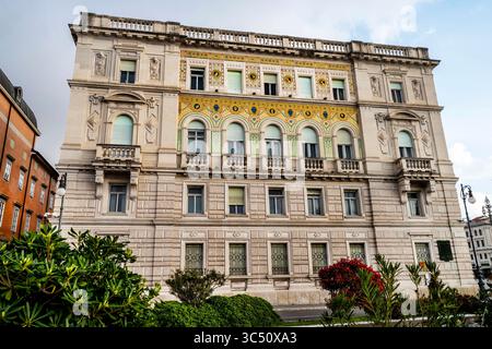 Secessione viennese Palazzo della Luogotenenza a Trieste, Italia. Foto Stock