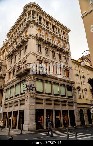 Storica Casa Terni-Smolars in stile Liberty italiano a Trieste, Italia. Foto Stock