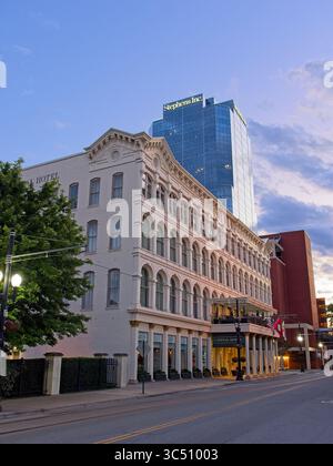 Storico Capital Hotel 1873 con facciata in ghisa - Little Rock Arkansas, maggio 2025 Foto Stock