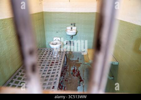 All'interno di una delle celle dei prigionieri, stanza, nell'ex prigione di massima sicurezza di Alcatraz Island, prigione di San Francisco, California, Stati Uniti Foto Stock