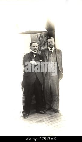 13 giugno 2019, Stati Uniti: L'ex presidente degli Stati Uniti Theodore Roosevelt con Harry Houdini, Full-Length Portrait a bordo della S.S. Imperator, 1914 (immagine di credito: © JT Vintage/Glasshouse via ZUMA Wire) Foto Stock