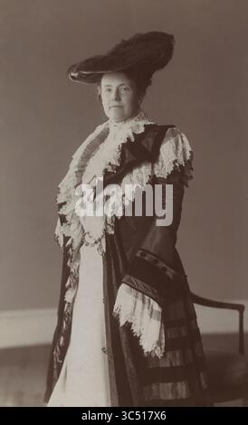 26 giugno 2019, Stati Uniti d'America: Edith Roosevelt (1861-1948), First Lady of the United States 1901-1909 as wife of U.S. President Theodore Roosevelt, full-length Portrait, Photograph by Frances Benjamin Johnston, 1903 (Credit Image: © JT Vintage/Glasshouse via ZUMA Wire) Foto Stock