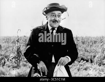 13 giugno 2019, USA: Toto, sul set del film italiano, ''The Hawks and the Sparrows'', aka ''Uccellacci e uccellini'', Arco Film con distribuzione via CIDIF, 1966 (Credit Image: © JT Vintage/Glasshouse via ZUMA Wire) Foto Stock