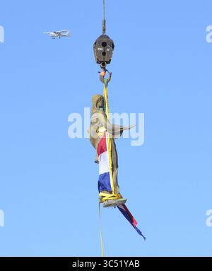 15 novembre 2018, MO, USA: Una statua di Cerere, la dea romana dell'agricoltura, scende dalla cima del Campidoglio del Missouri al parco il 15 novembre 2018. (Immagine di credito: © TNS via cavo ZUMA) Foto Stock
