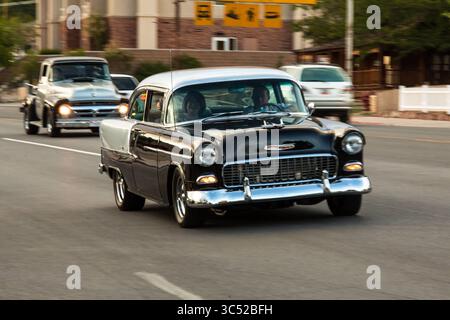 28 aprile 2017, Moab, Utah, Stati Uniti: Una berlina Chevy bel Air 2 porte restaurata del 1955 che naviga nel Moab April Action Car Show a Moab, Utah. (Immagine di credito: © Jon G. Fuller / Vwpics/VW Pics via cavo ZUMA) Foto Stock