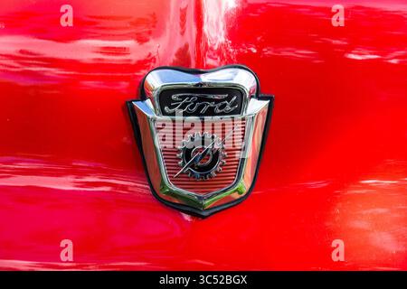 29 aprile 2017, Moab, Utah, Stati Uniti: Un pick-up Ford F-100 del 1953 restaurato e modificato al Moab April Action Car Show di Moab, Utah. (Immagine di credito: © Jon G. Fuller / Vwpics/VW Pics via cavo ZUMA) Foto Stock