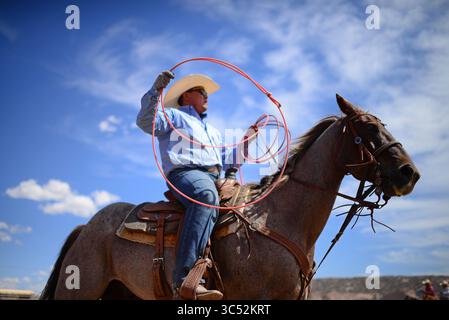 10 settembre 2016, Window Rock, Arizona, Stati Uniti: Concorso di rodeo durante la Navajo Nation Fair, un evento di fama mondiale che mostra l'agricoltura, le belle arti e l'artigianato Navajo, con la promozione e la conservazione del patrimonio Navajo fornendo intrattenimento culturale. Window Rock, Arizona. (Immagine di credito: © Nano Calvo/VW Pics tramite filo ZUMA) Foto Stock