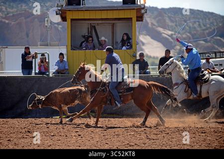 10 settembre 2016, Window Rock, Arizona, Stati Uniti: Concorso di rodeo durante la Navajo Nation Fair, un evento di fama mondiale che mostra l'agricoltura, le belle arti e l'artigianato Navajo, con la promozione e la conservazione del patrimonio Navajo fornendo intrattenimento culturale. Window Rock, Arizona. (Immagine di credito: © Nano Calvo/VW Pics tramite filo ZUMA) Foto Stock