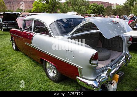 29 aprile 2017, Moab, Utah, Stati Uniti: Una berlina Chevy bel Air 2 porte restaurata del 1955 nel Moab April Action Car Show a Moab, Utah. (Immagine di credito: © Jon G. Fuller / Vwpics/VW Pics via cavo ZUMA) Foto Stock