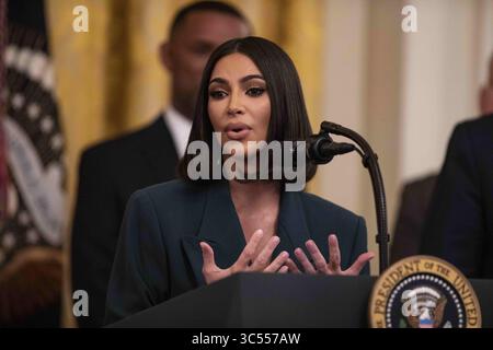 13 giugno 2019, Washington, Distretto di Columbia, Stati Uniti d'America: Kim Kardashian West parla durante un evento di assunzione di seconda opportunità nella sala Est della Casa Bianca a Washington, D.C. il 13 giugno 2019. Il presidente degli Stati Uniti Donald Trump ha anche parlato durante l'evento che si è concentrato sulla fornitura di opportunità di successo ai detenuti riformati dopo aver lasciato la prigione. (Immagine di credito: © Alex Edelman/ZUMA Wire) Foto Stock