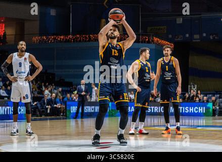 10 gennaio 2020, Mosca, Russia: Anthony Gill, #13 di Khimki Mosca in azione durante la partita del 18° turno dell'Eurolega turca della stagione 2019-2020 tra Khimki Mosca e Zenit San Pietroburgo alla Mytishchi Arena di Mosca..punteggio finale; Zenit San Pietroburgo 83:81 Khimki Mosca. (Immagine di credito: © Nicholas Muller/SOPA Images via ZUMA Wire) Foto Stock