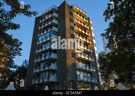 Costruito nel 1958, l'edificio di appartamenti Chilco presso Lost Lagoon nel West End, Vancouver, BC. Foto Stock