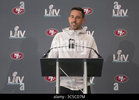 28 gennaio 2020, Miami, Florida, Stati Uniti: Il capo-allenatore dei San Francisco 49ers Kyle Shanahan parla durante la disponibilità dei media all'Hyatt Regency Miami/James L. Knight Center di Miami, Flag. Martedì 28 gennaio 2020. (Immagine di credito: © TNS via cavo ZUMA) Foto Stock