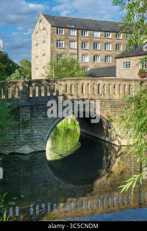 Malmesbury, Wiltshire - lungo il fiume Avon, due ex edifici di fabbrica noti come Silk Mills furono costruiti nel 1793 da Francis Hill, un clothier Foto Stock