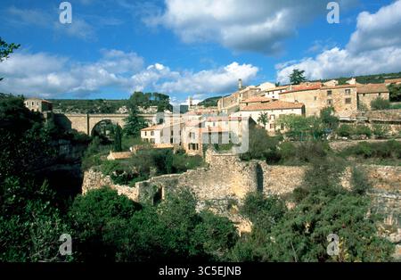 Ottobre 2003: Storico villaggio cataro fortificato di Minerve, Herault, Languedoc-Roussillon, Francia Foto Stock