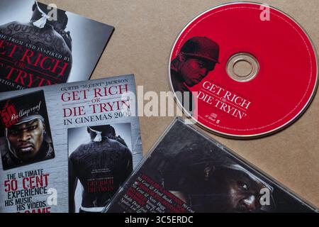50 Cent Get Rich or Die Tryin' DVD con copertina e inserti promozionali, isolati su sfondo vuoto Foto Stock