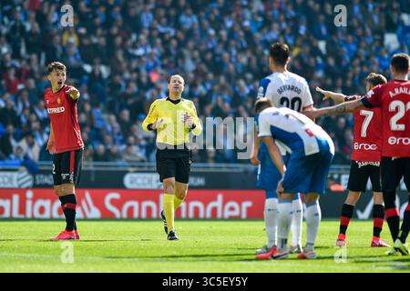 BARCELLONA, SPAGNA - 09 FEBBRAIO: Arbitro Mateu Lahoz durante la partita di Liga tra RCD Espanyol e FC Barcelona allo Stadio RCD il 9 febbraio 2020 a Barcellona, Spagna. (Foto di DAX/ESPA-Images)(immagine di credito: &Copy; ESPA Photo Agency/CSM via ZUMA Wire) Foto Stock