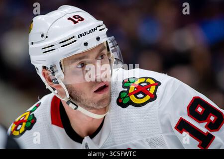 12 febbraio 2020: Il centro dei Blackhawks Jonathan Toews (19) aspetta il face-off durante la partita NHL tra Chicago Blackhawks e Vancouver Canucks alla Rogers Arena di Vancouver, Canada. Dom Gagne/CSM(immagine di credito: &Copy; dom Gagne/CSM tramite cavo ZUMA) Foto Stock