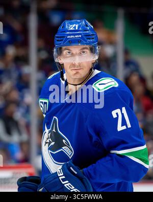 12 febbraio 2020: L'ala sinistra di Canucks Loui Eriksson (21) guarda la telecamera durante la partita di NHL tra Chicago Blackhawks e Vancouver Canucks alla Rogers Arena di Vancouver, Canada. Dom Gagne/CSM(immagine di credito: &Copy; dom Gagne/CSM tramite cavo ZUMA) Foto Stock