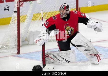 16 febbraio 2020: Il portiere degli Ottawa Senators Craig Anderson (41) salva e segue il puck durante la partita della NHL tra i Dallas Stars e gli Ottawa Senators al Canadian Tire Centre di Ottawa, Canada. Daniel Lea/CSM(immagine di credito: &Copy; Daniel Lea/CSM tramite cavo ZUMA) Foto Stock