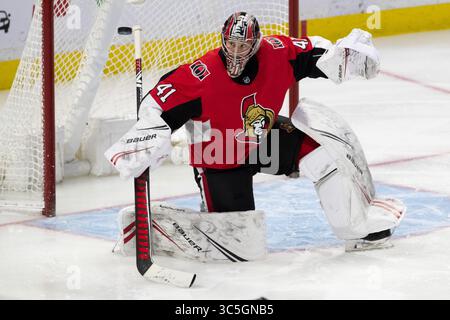 16 febbraio 2020: Il portiere degli Ottawa Senators Craig Anderson (41) salva e segue il puck durante la partita della NHL tra i Dallas Stars e gli Ottawa Senators al Canadian Tire Centre di Ottawa, Canada. Daniel Lea/CSM(immagine di credito: &Copy; Daniel Lea/CSM tramite cavo ZUMA) Foto Stock