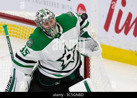 16 febbraio 2020: Il portiere dei Dallas Stars Anton Khudobin (35) salta durante la partita della NHL tra i Dallas Stars e gli Ottawa Senators al Canadian Tire Centre di Ottawa, Canada. Daniel Lea/CSM(immagine di credito: &Copy; Daniel Lea/CSM tramite cavo ZUMA) Foto Stock