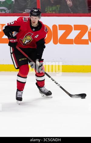 16 febbraio 2020: I senatori di Ottawa Thomas Chabot (72) controllano il puck durante la partita NHL tra i Dallas Stars e gli Ottawa Senators al Canadian Tire Centre di Ottawa, Canada. Daniel Lea/CSM(immagine di credito: &Copy; Daniel Lea/CSM tramite cavo ZUMA) Foto Stock
