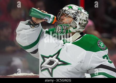 16 febbraio 2020: Il portiere dei Dallas Stars Anton Khudobin (35) durante la partita della NHL tra i Dallas Stars e gli Ottawa Senators al Canadian Tire Centre di Ottawa, Canada. Daniel Lea/CSM(immagine di credito: &Copy; Daniel Lea/CSM tramite cavo ZUMA) Foto Stock