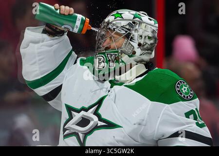 16 febbraio 2020: Il portiere dei Dallas Stars Anton Khudobin (35) durante la partita della NHL tra i Dallas Stars e gli Ottawa Senators al Canadian Tire Centre di Ottawa, Canada. Daniel Lea/CSM(immagine di credito: &Copy; Daniel Lea/CSM tramite cavo ZUMA) Foto Stock