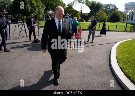 Washington, Stati Uniti. 30 luglio 2025. Lo zar di confine della Casa Bianca Tom Homan parla con i giornalisti al di fuori della Casa Bianca a Washington il 30 luglio 2025. Foto di Yuri Gripas/ABACAPRESS.COM credito: Abaca Press/Alamy Live News Foto Stock
