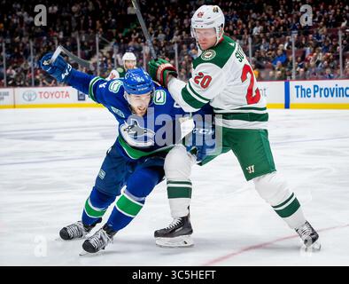 19 febbraio 2020: Il centro dei Canucks Tyler Motte (64) e il difensore dei Wild Ryan Suter (20) combattono per il puck durante la partita NHL tra i Minnesota Wild e i Vancouver Canucks alla Rogers Arena di Vancouver, Canada. Dom Gagne/CSM(immagine di credito: &Copy; dom Gagne/CSM tramite cavo ZUMA) Foto Stock