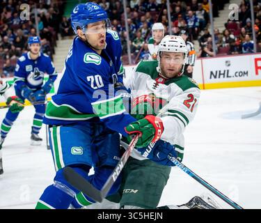19 febbraio 2020: Il centro dei Canucks Brandon Sutter (20) entra in collisione con il difensore dei Wild Ryan Suter (20) durante la partita NHL tra i Minnesota Wild e i Vancouver Canucks alla Rogers Arena di Vancouver, Canada. Dom Gagne/CSM(immagine di credito: &Copy; dom Gagne/CSM tramite cavo ZUMA) Foto Stock