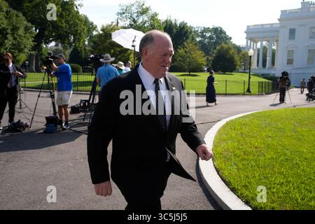 Washington, Stati Uniti. 30 luglio 2025. Lo zar di confine della Casa Bianca Tom Homan parla con i giornalisti al di fuori della Casa Bianca a Washington il 30 luglio 2025. Foto di Yuri Gripas/UPI credito: UPI/Alamy Live News Foto Stock