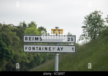Regione vinicola vicino a Epernay, Champagne, Francia. Sigle stradali e luoghi di destinazioni, segnare percorso turistico in Champagne, triip stradale Foto Stock