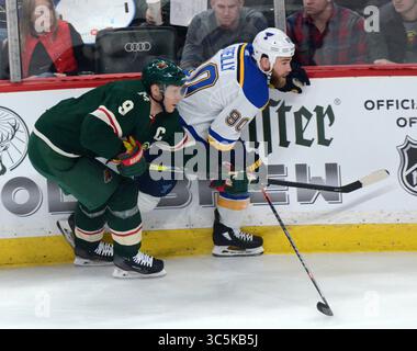 23 febbraio 2020: L'attaccante dei Minnesota Wild Mikko Koivu combatte con il centro dei St. Louis Blues Ryan o'Reilly durante la partita NHL tra i St. Louis Blues e i Minnesota Wild all'Xcel Energy Center di St. Paul, Minnesota. Ricky Bassman/CSM(immagine di credito: &Copy; Ricky Bassman/CSM tramite cavo ZUMA) Foto Stock