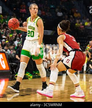 08 mar 2020 Las Vegas, NV, U.S.A. la guardia degli Oregon Ducks Sabrina Ionescu (20) stabilisce la giocata durante il campionato NCAA PAC 12 Women's Basketball Tournament Championship tra Oregon Ducks e la vittoria Stanford Cardinal 89-56 al Mandalay Bay Event Center Las Vegas, NV. Thurman James / CSM(immagine di credito: &Copy; Thurman James/CSM tramite cavo ZUMA) Foto Stock