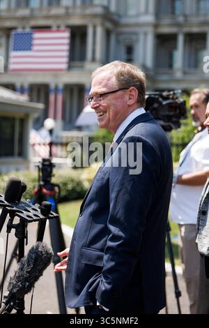 WASHINGTON - luglio 30 2025: Il consigliere economico della Casa Bianca Kevin Hassett parla ai giornalisti fuori dall'ala Ovest della Casa Bianca. (Foto di Joshua Sukoff/Medill News Service) crediti: Joshua Sukoff/Alamy Live News Foto Stock