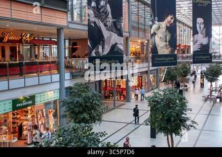 24 settembre 2010, Berlino, Brandeburgo, Germania: Centro commerciale Potsdamer Platz Arkaden, Berlino, Germania (immagine di credito: © Sergi ReboredoZUMA Wire) Foto Stock