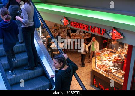24 settembre 2010, Berlino, Brandeburgo, Germania: Centro commerciale Potsdamer Platz Arkaden, Berlino, Germania (immagine di credito: © Sergi ReboredoZUMA Wire) Foto Stock
