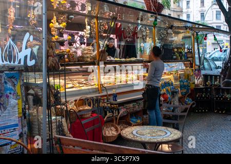 27 settembre 2010, Berlino, Brandeburgo, Germania: Negozio di gastronomia mobile food truck nel distretto di Kreuzberg Berlino (immagine di credito: © Sergi ReboredoZUMA Wire) Foto Stock