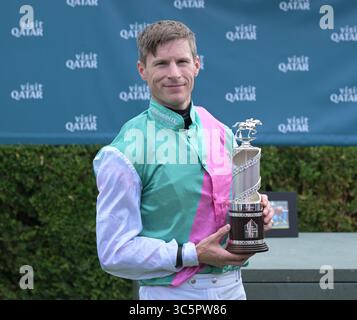 Goodwood, Regno Unito. 29 luglio 2025. Richard Kingscote fantino di Qirat vincitore della Visit Qatar Sussex Stakes durante il secondo giorno del Qatar Goodwood Festival Meeting. Credito: Eclettismo Foto Stock