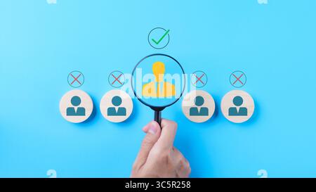 CRM Customer Relationship Management, risorse umane HR, gestione efficace e reclutamento ricerca di dipendenti di buona qualità, struttura organizzativa Foto Stock