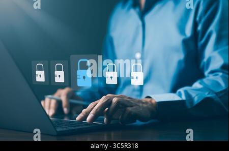 Concetto di sicurezza informatica e protezione dei dati. L'utente immette la password per accedere alle informazioni personali. Accesso ai dati protetto e accesso a Internet sicuro, lucchetto Foto Stock