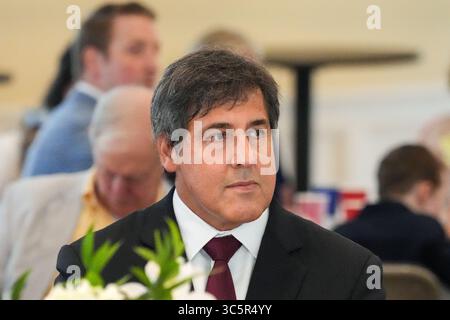 Charleston, Stati Uniti d'America. 30 luglio 2025. Charleston, Stati Uniti d'America. 30 luglio 2025. Progetto 2025 l'architetto Paul Dans, ascolta l'oratore durante una colazione di preghiera presso la chiesa anglicana di St. Michael, il 30 luglio 2025 a Charleston, Carolina del Sud. Dans ha annunciato che si candiderà per spodestare il senatore repubblicano Lyndsey Graham credito: Richard Ellis/Richard Ellis/Alamy Live News Foto Stock