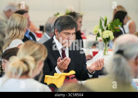 Charleston, Stati Uniti d'America. 30 luglio 2025. Charleston, Stati Uniti d'America. 30 luglio 2025. Progetto 2025 l'architetto Paul Dans, partecipa a una preghiera durante un evento di colazione presso la chiesa anglicana di St. Michael, il 30 luglio 2025 a Charleston, Carolina del Sud. Dans ha annunciato che si candiderà per spodestare il senatore repubblicano Lyndsey Graham credito: Richard Ellis/Richard Ellis/Alamy Live News Foto Stock