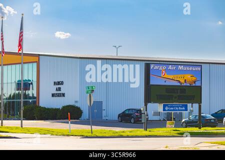 Fargo, North Dakota, Stati Uniti d'America - 1 luglio 2025: Museo dell'aviazione di Fargo, mostre ed edifici Foto Stock